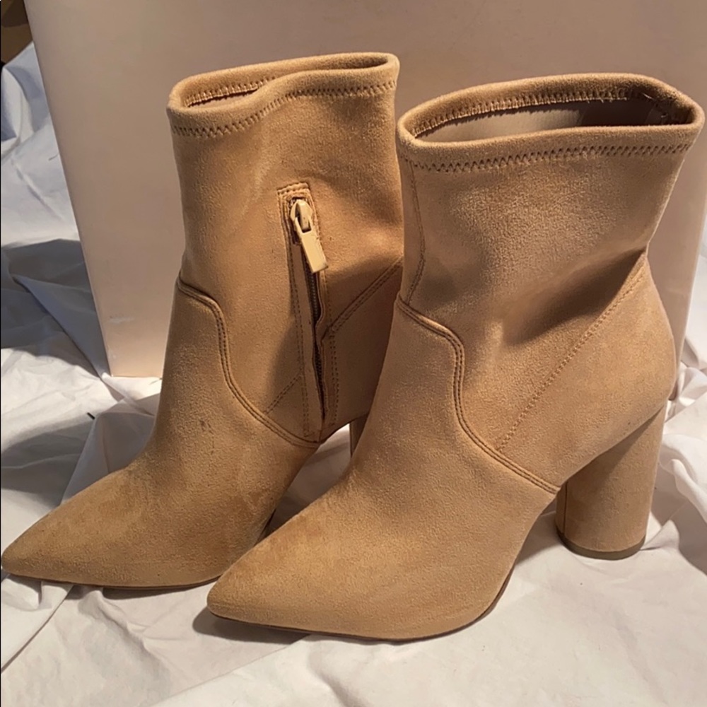 NIB BCBGeneration Ally Faux Suede Booties 9